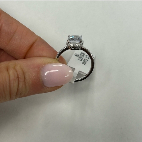 🔹Suzy Levian🔹️ Sterling Silver White Radiant Cut CZ Engagement Ring NWT Size 7 - Picture 5 of 5